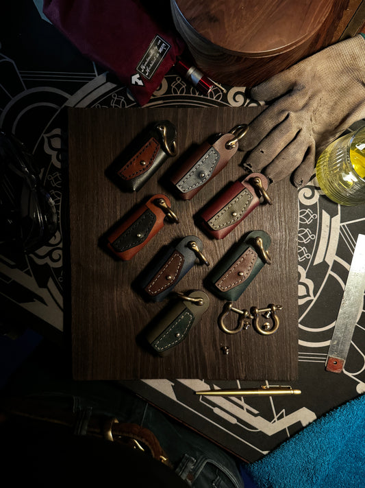 BIGGER stitched key holder that holds upto 5 keys.