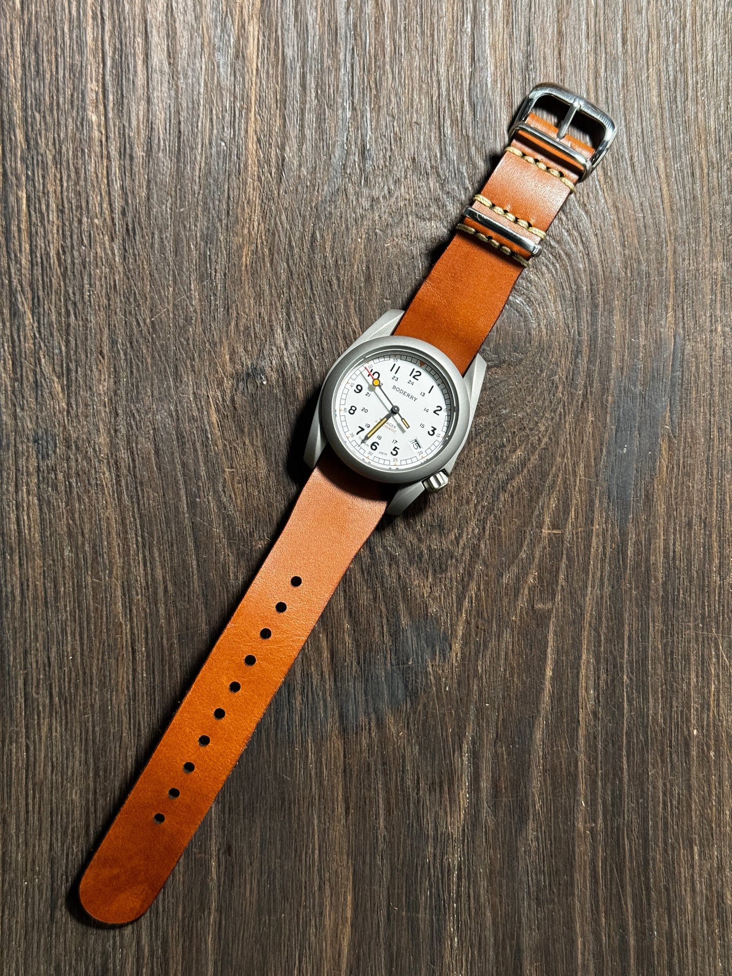 boderry one way nato watch Straps in tan color