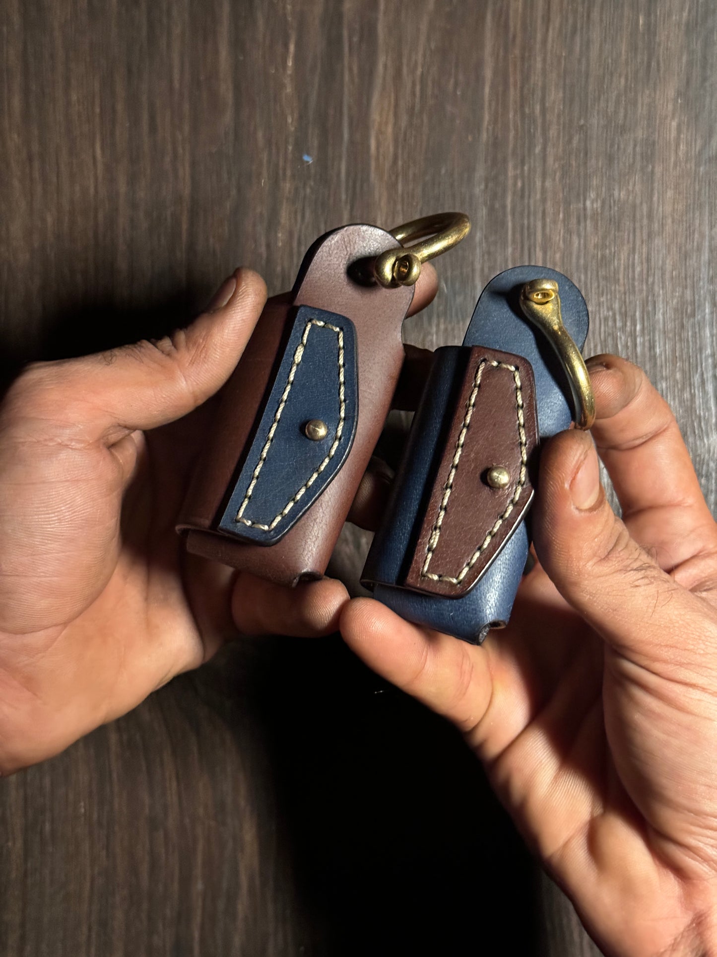 BIGGER stitched key holder that holds upto 5 keys.
