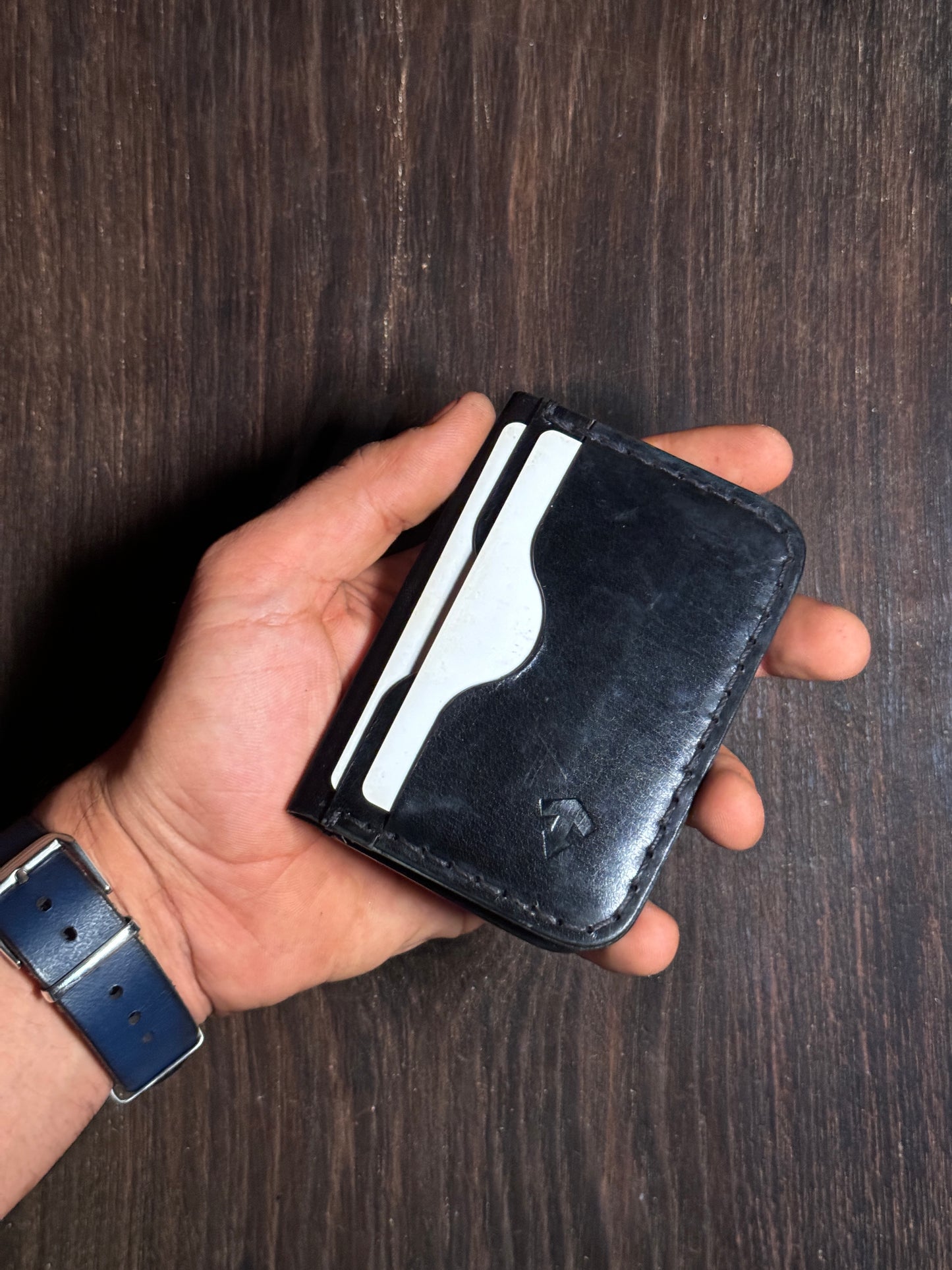 4 cards slots + 2 open pockets wallet in soft leather
