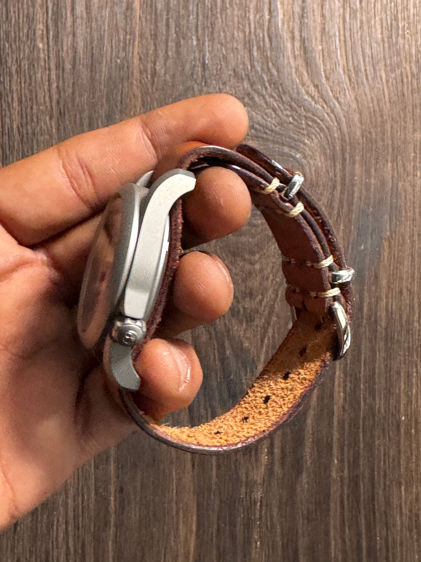 boderry one way nato watch Straps in tan color