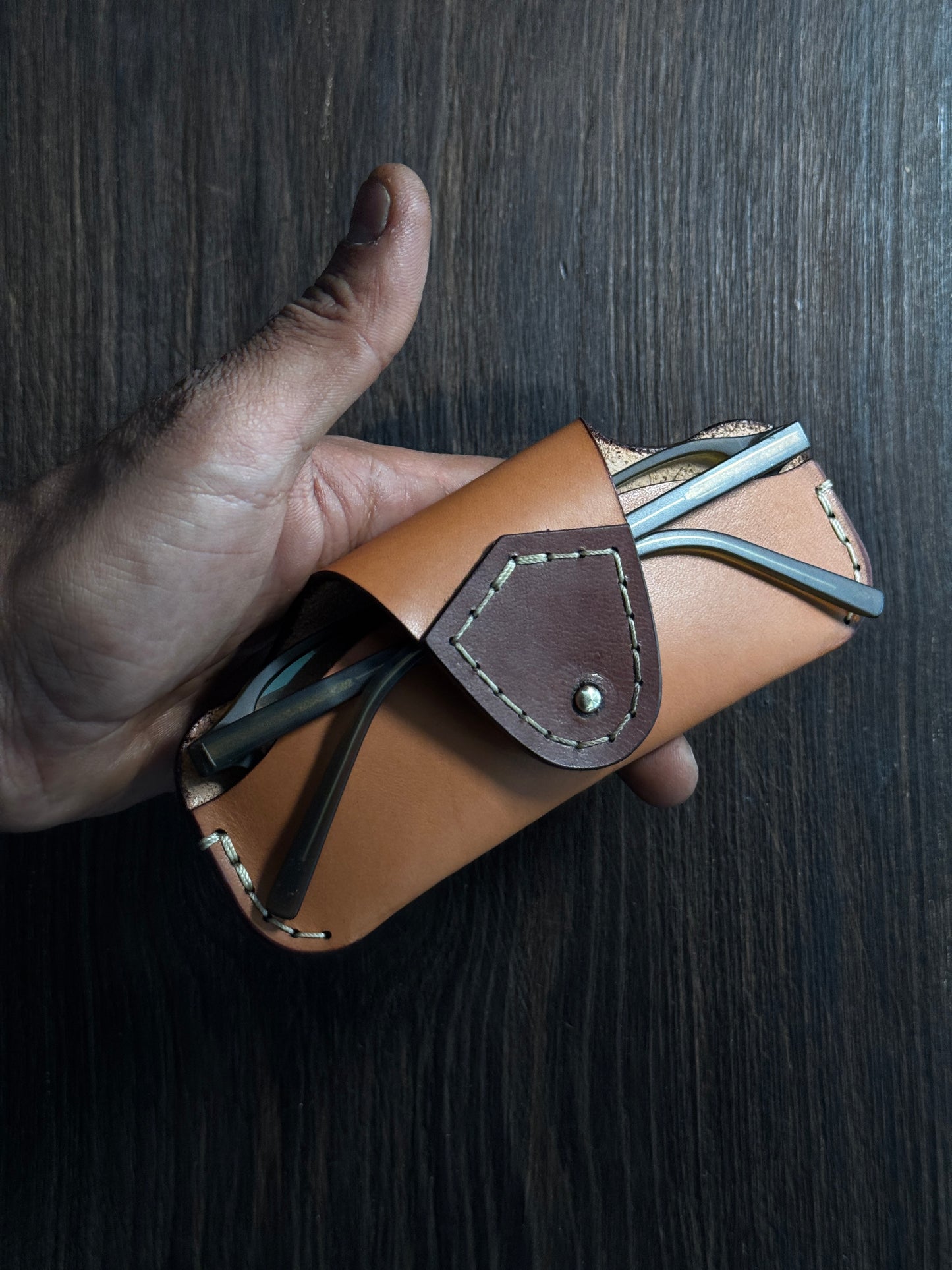 A pocket carry specase2 for regular diffrent eyewears in vechetta leather