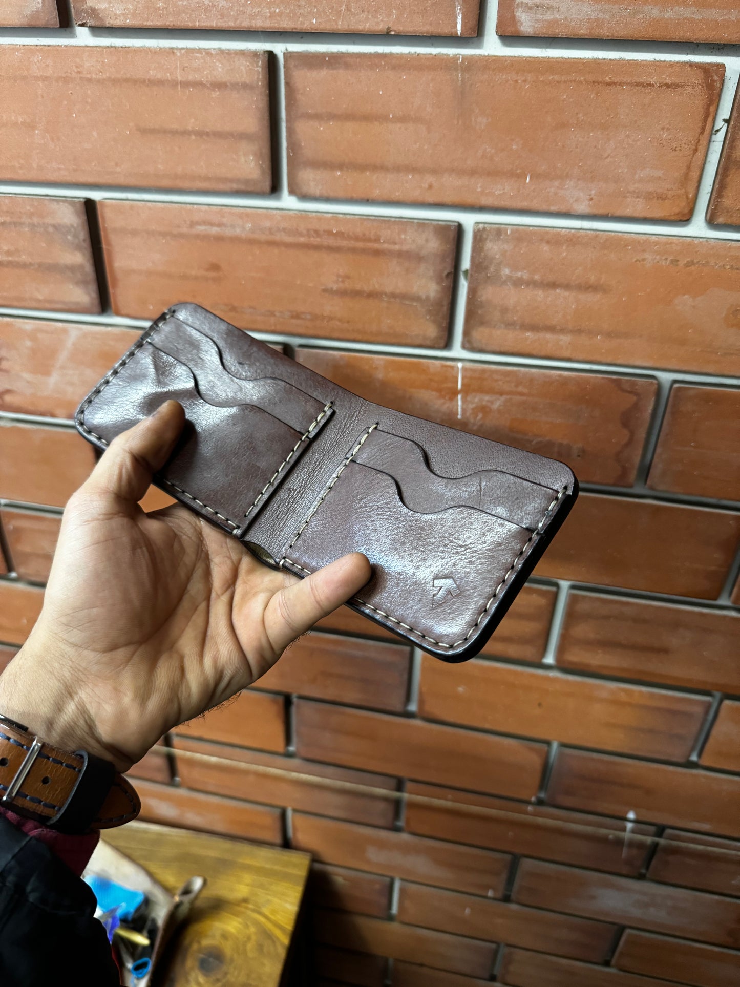 horizontal bi fold wallet 4+1 n 4+2 in sturdy leather