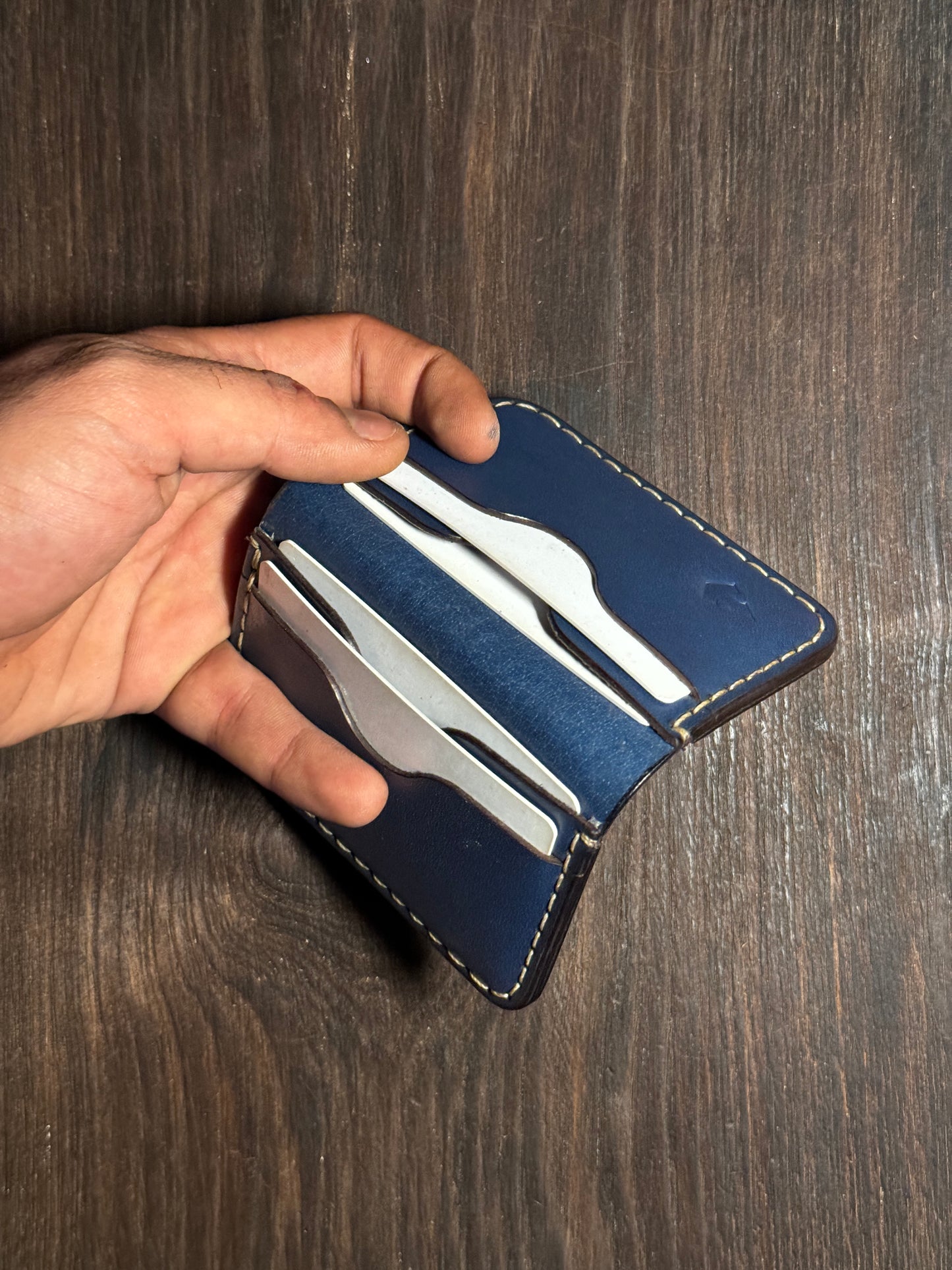 4 cards slots + 2 open pockets wallet in sturdy leather