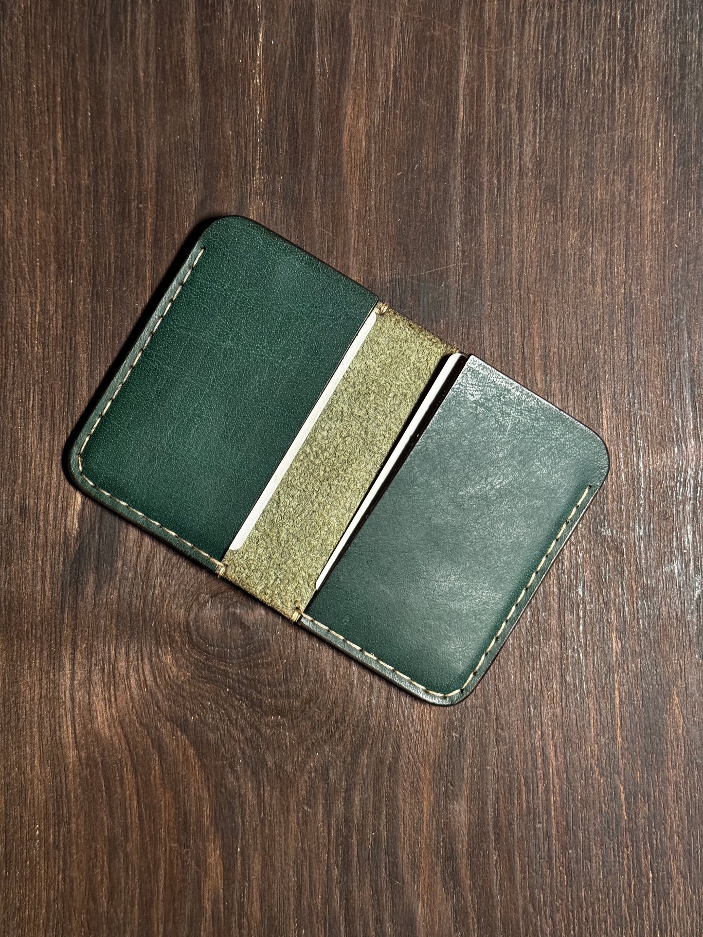 4 cards slots + 2 open pockets wallet in sturdy leather