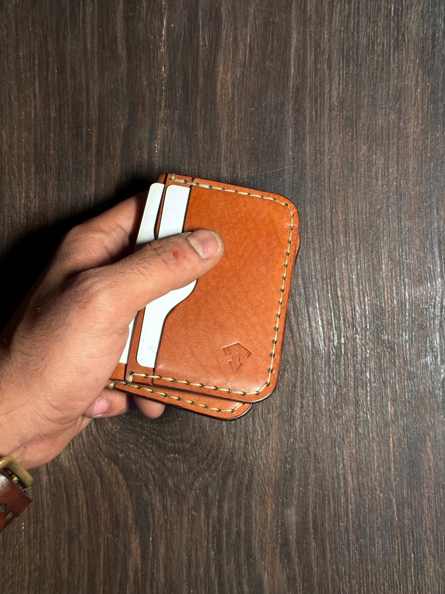 4 cards slots + 2 open pockets wallet in sturdy leather