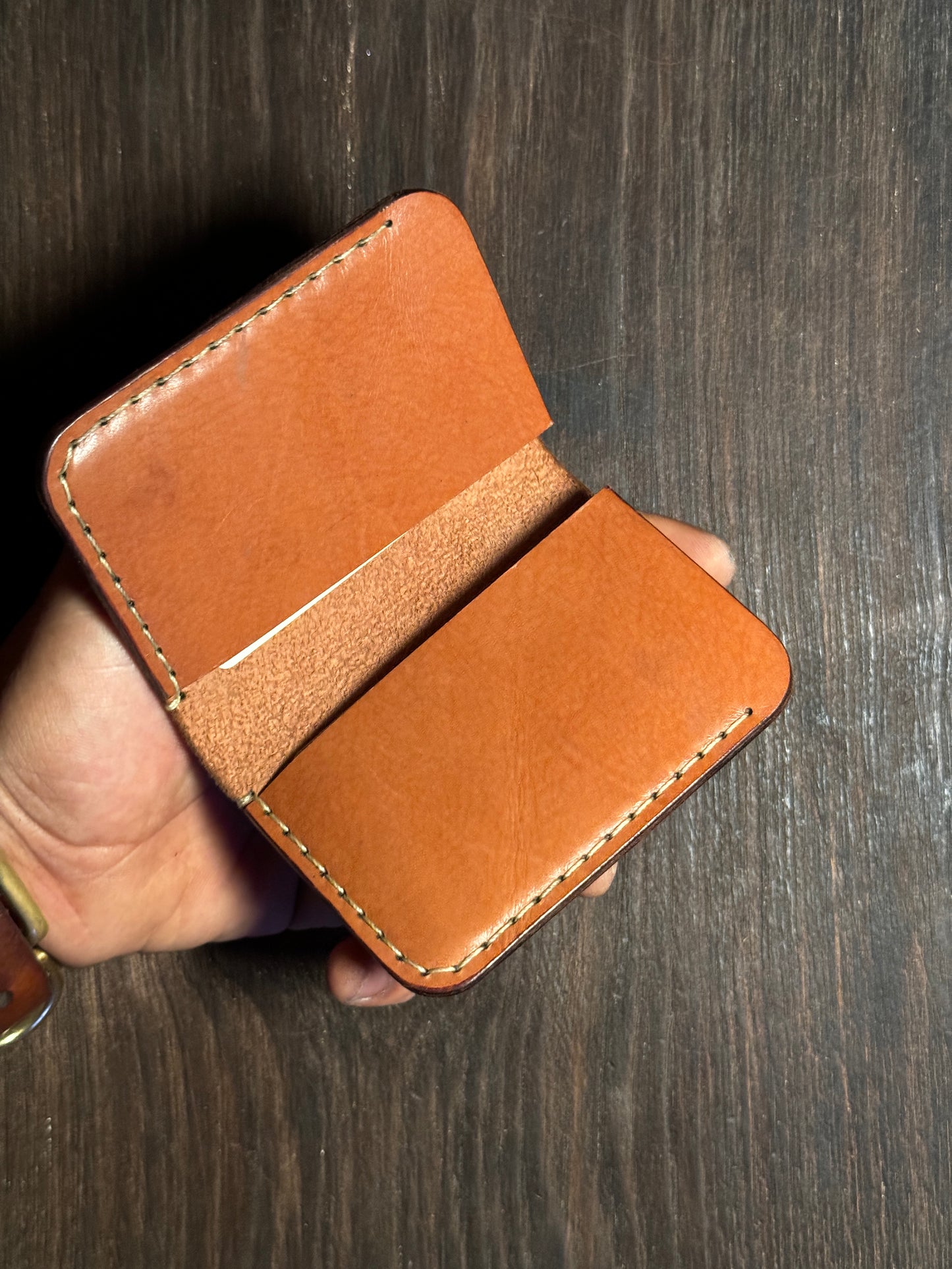 4 cards slots + 2 open pockets wallet in sturdy leather