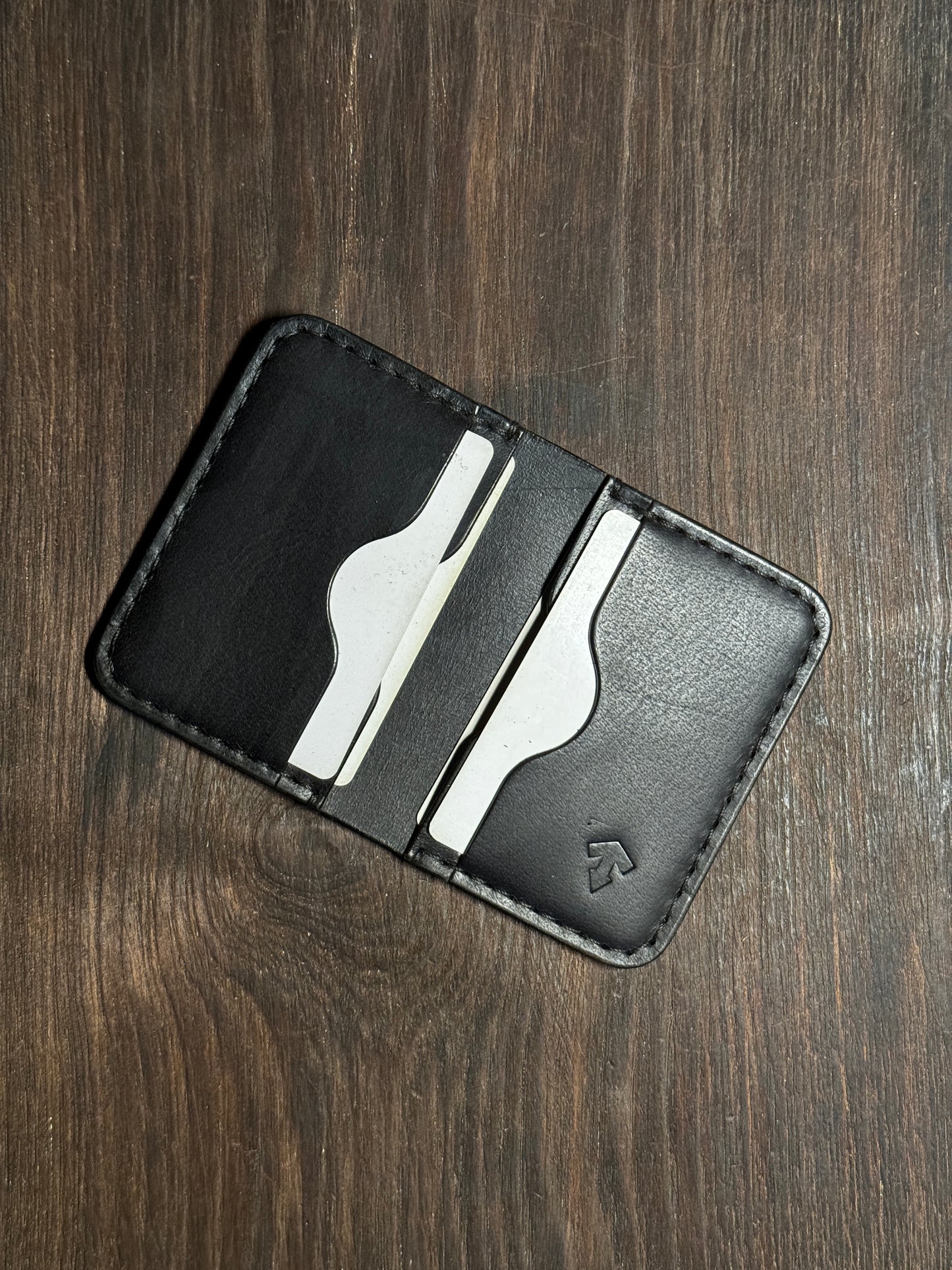 4 cards slots + 2 open pockets wallet in sturdy leather