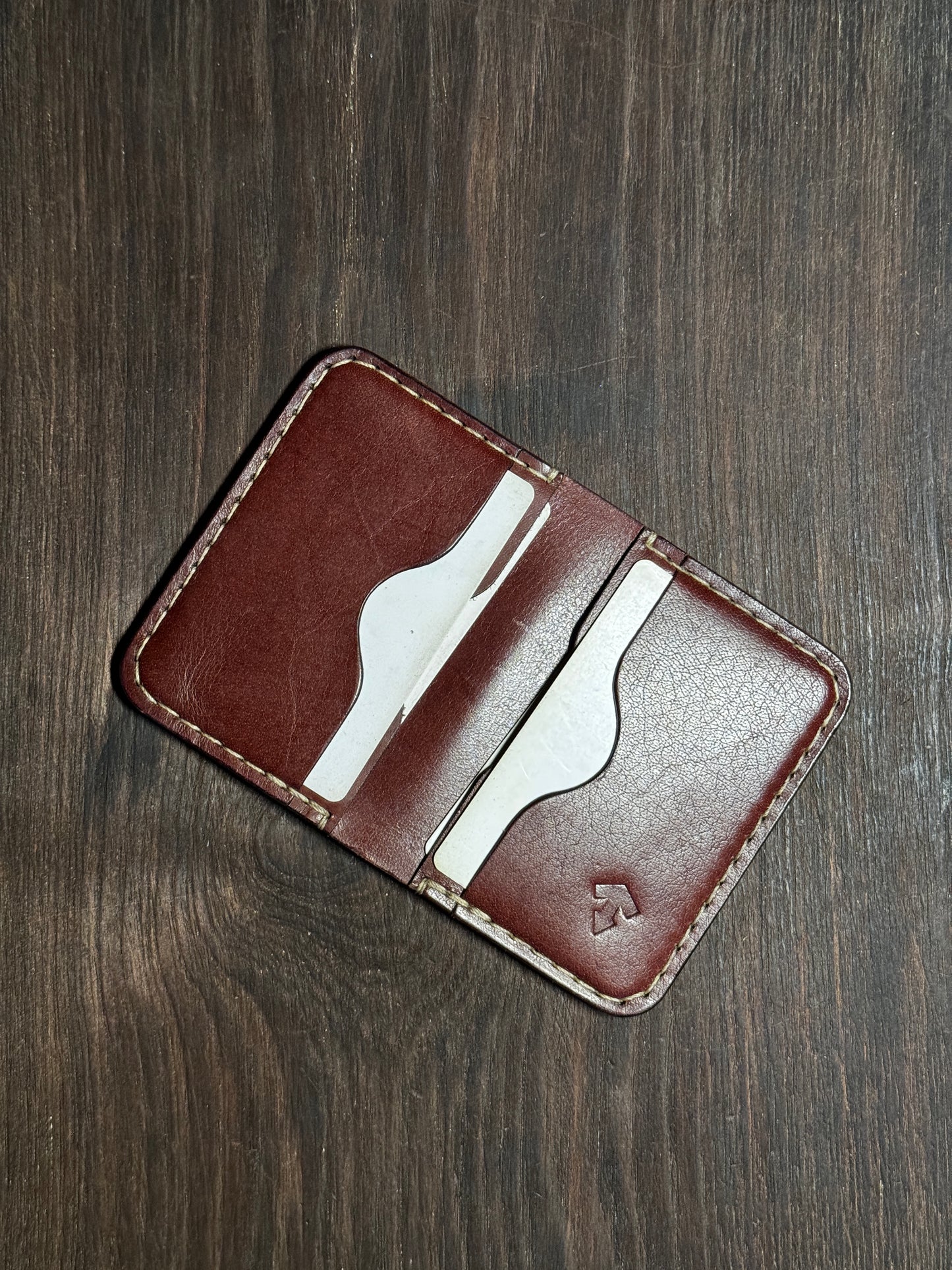 4 cards slots + 2 open pockets wallet in sturdy leather