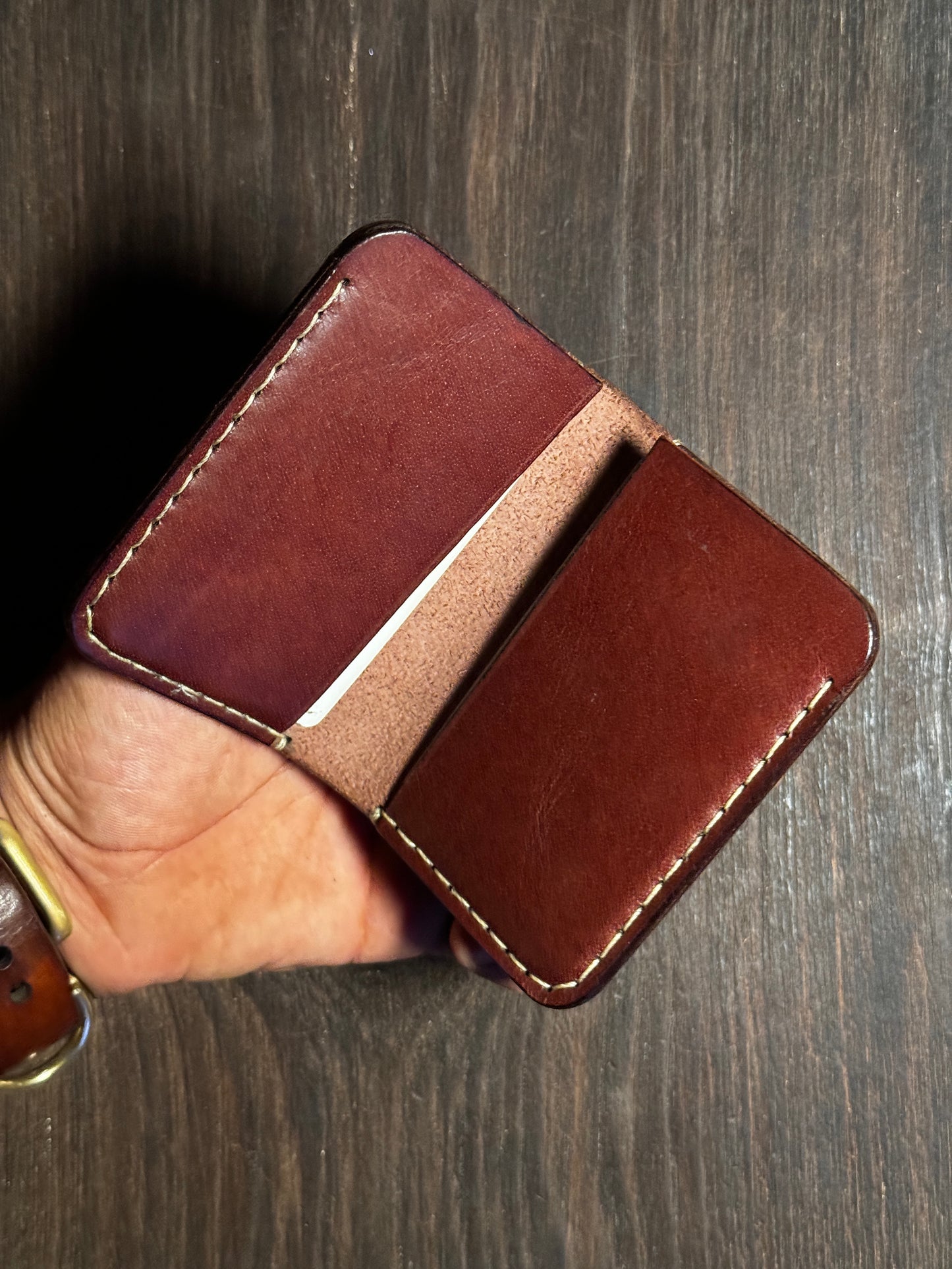 4 cards slots + 2 open pockets wallet in sturdy leather