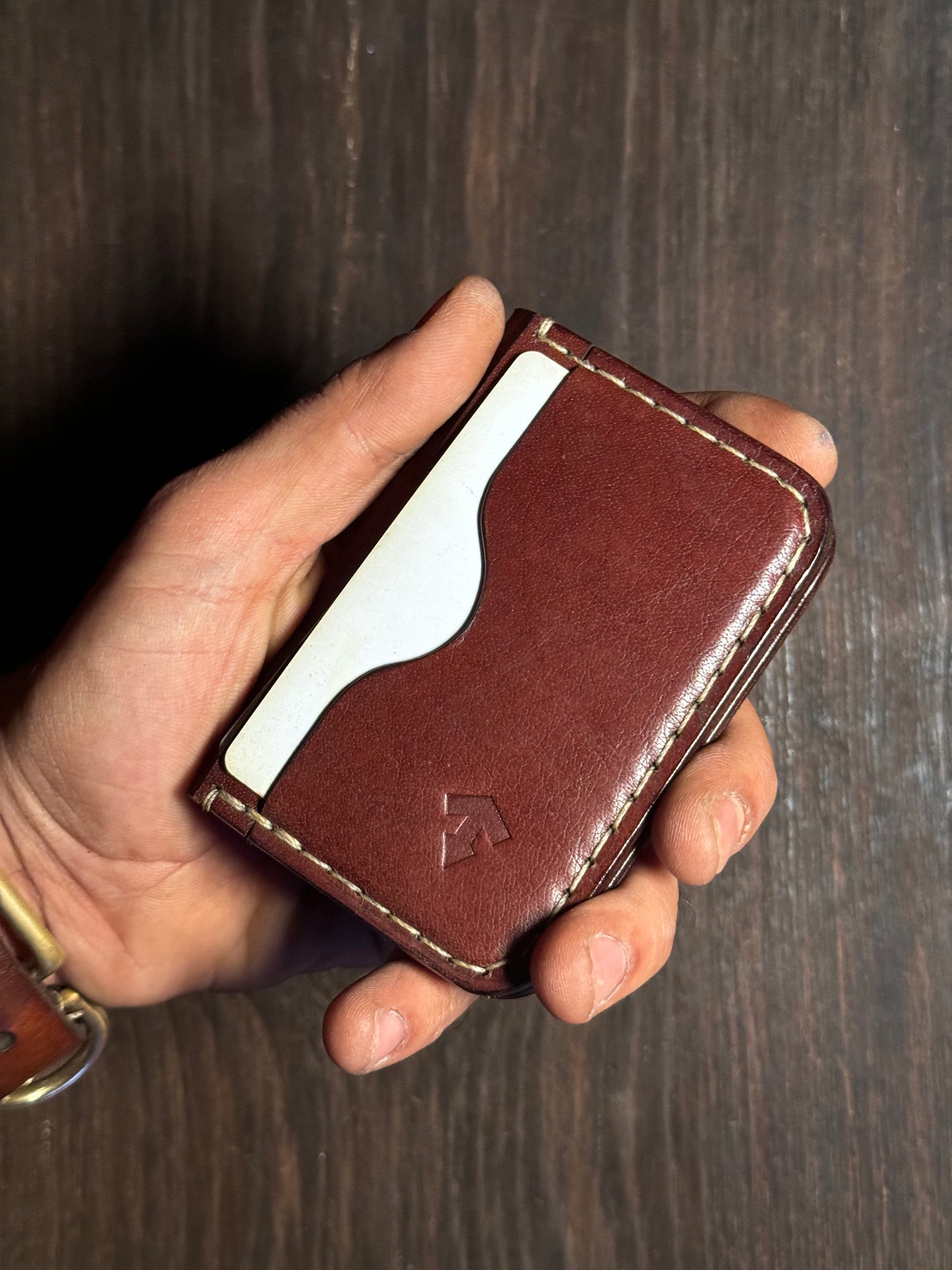 4 cards slots + 2 open pockets wallet in sturdy leather