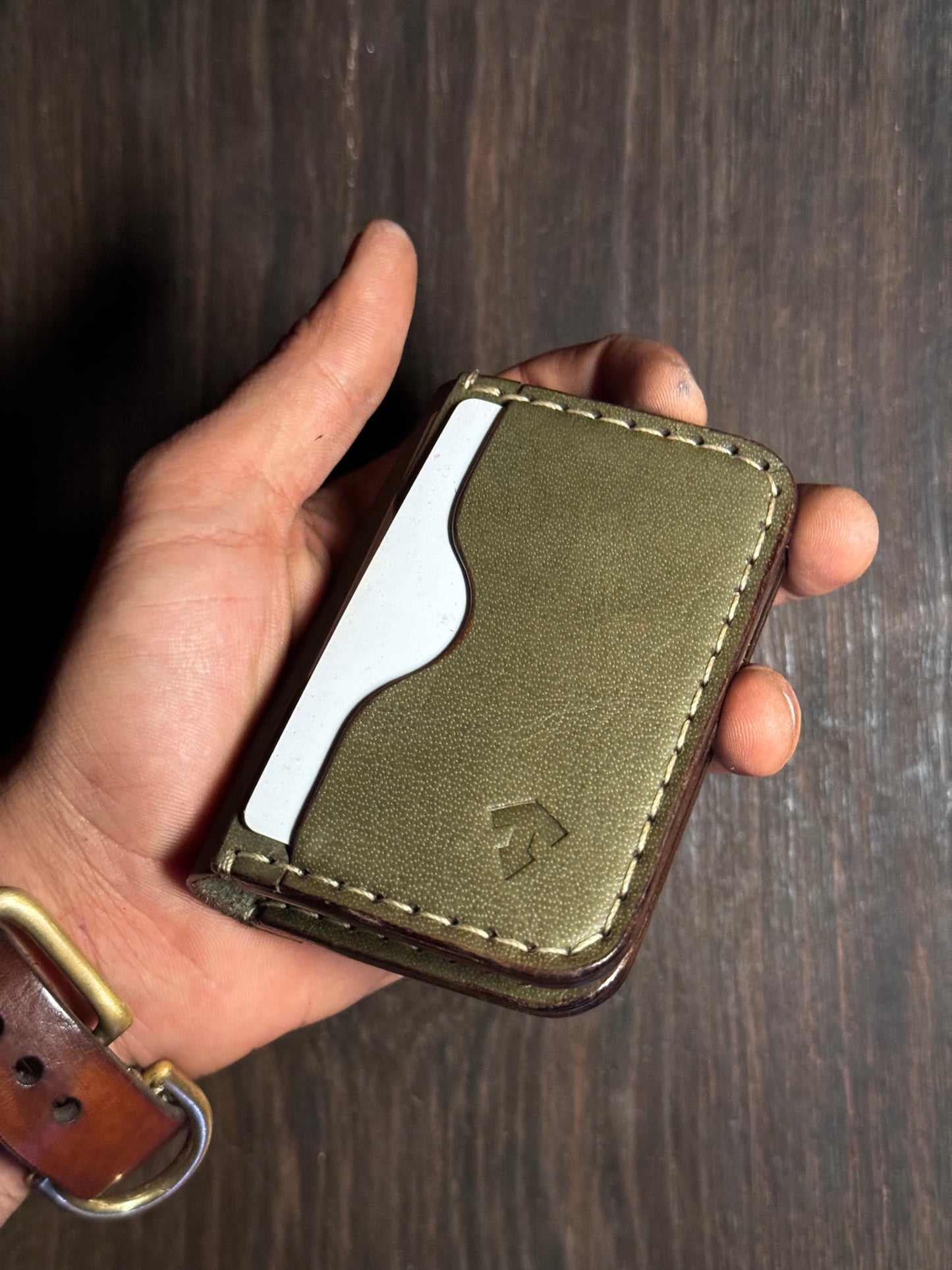 4 cards slots + 2 open pockets wallet in sturdy leather
