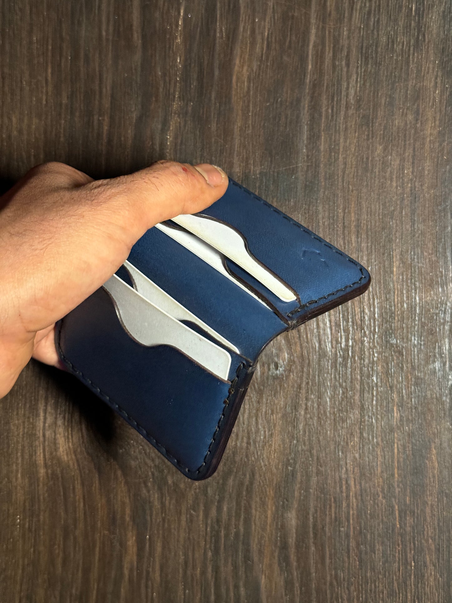 8 cards wallet in sturdy leather