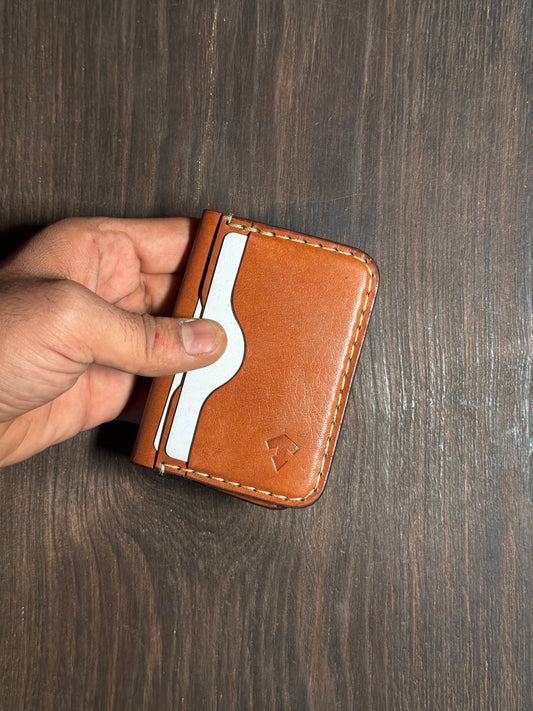 8 cards wallet in sturdy leather